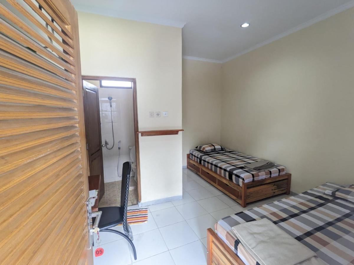 Rumah Pagar Merah Homestay Yogyakarta Eksteriør billede